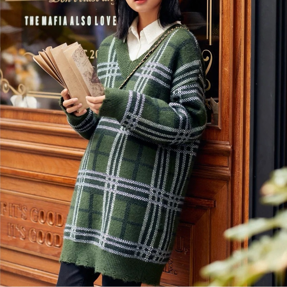 Women’s Green Plaid V-Neck Sweater